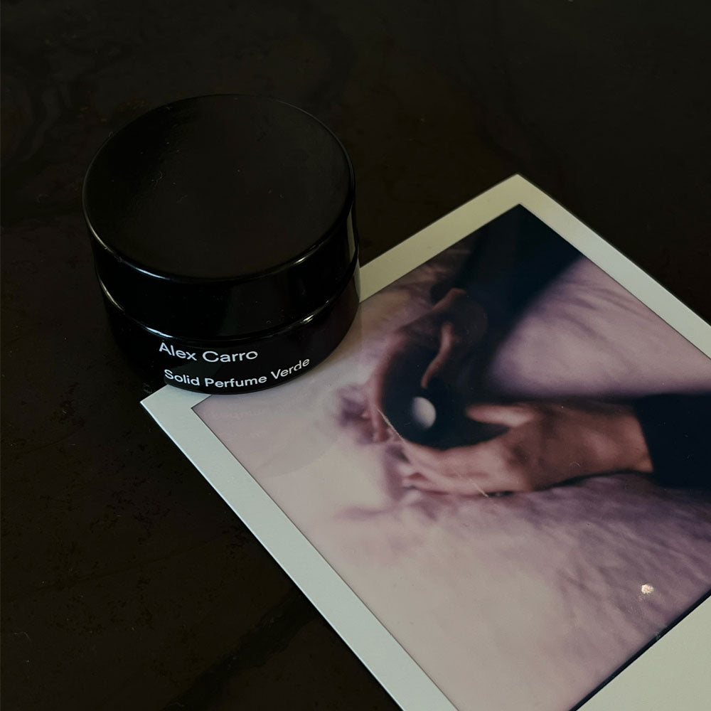 Alex Carro Solid Perfume Verde in der Duftnote Blumig-Grün, Würzig
