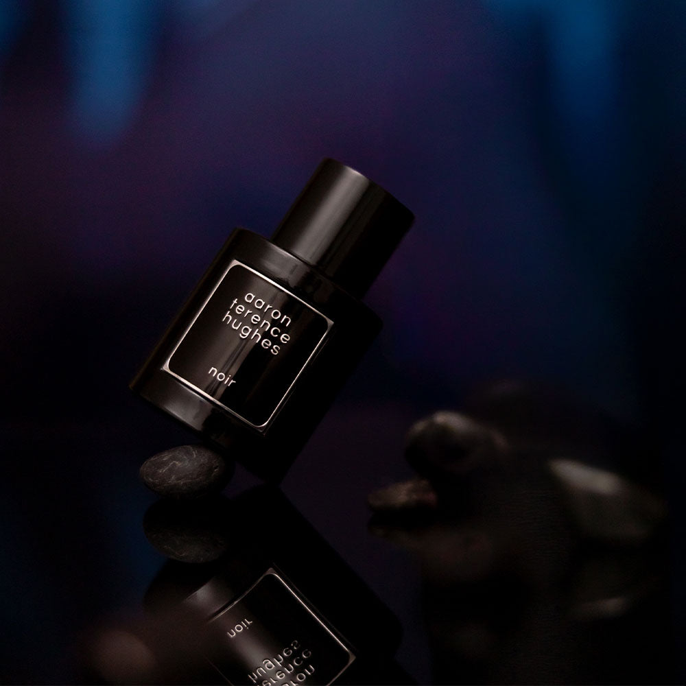 Aaron Terence Hughes Noir – Extrait de Parfum – 50ml von Aaron Terence Hughes in der Duftnote Würzig, Animalisch