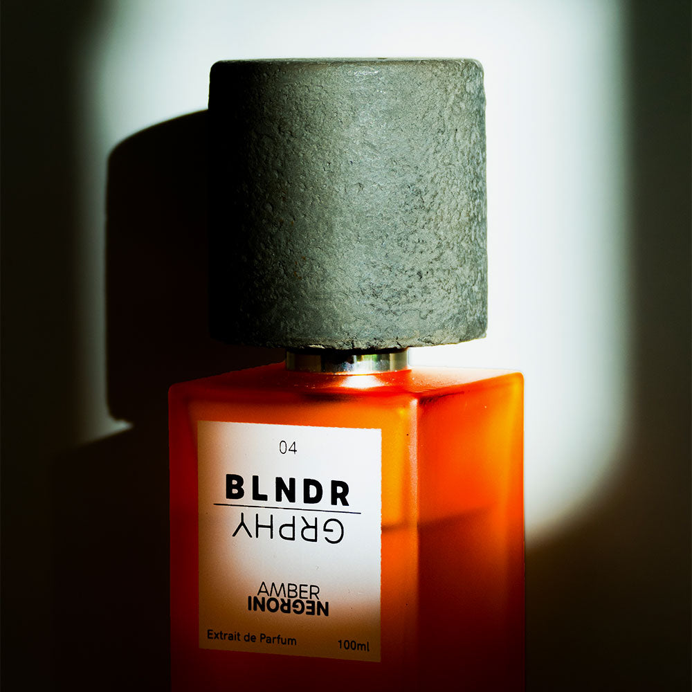 BLNDR GRPHY Amber Negroni – Extrait de Parfum – 100ml von Pauline Jegousse in der Duftnote Würzig, Fruchtig