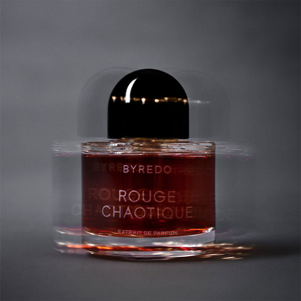 Byredo Night Veils Rouge Chaotique – Extrait de Parfum von Ben Gorham, Jérôme Epinette in der Duftnote gourmand, Fruity