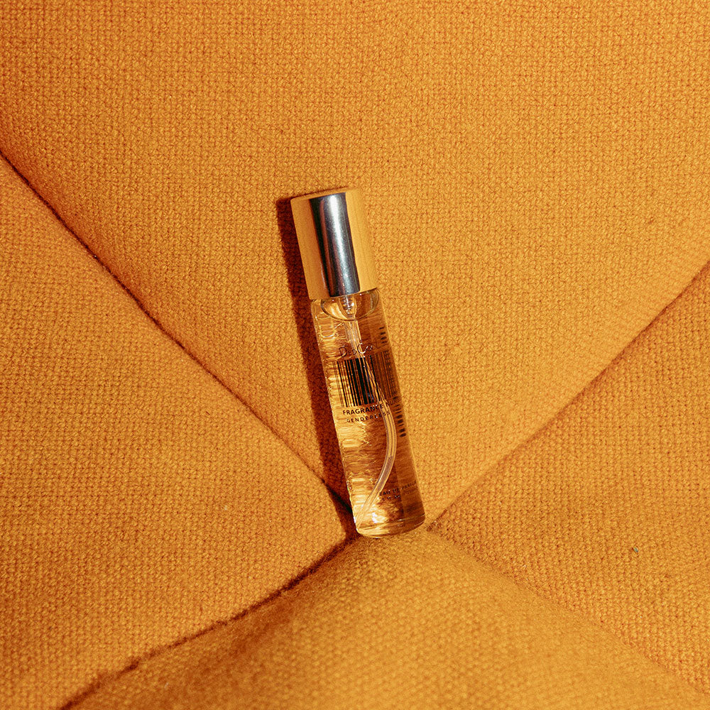 DedCool 03 "Blonde" – Eau de Parfum – 15ml von Carina Chaz in der Duftnote Holzig, Ledrig, Fruchtig