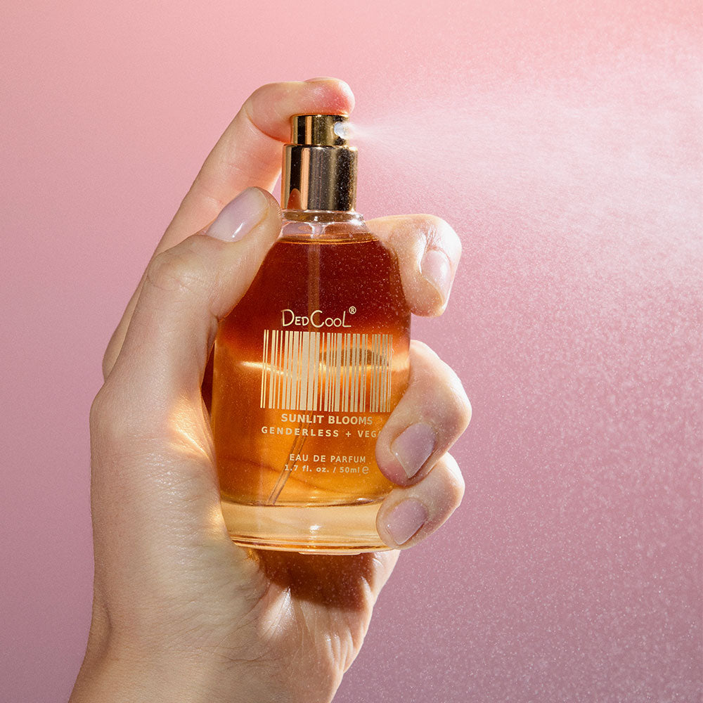 DedCool Sunlit Blooms – Eau de Parfum – 50ml von Carina Chaz in der Duftnote Blumig, Aquatisch, Cremig