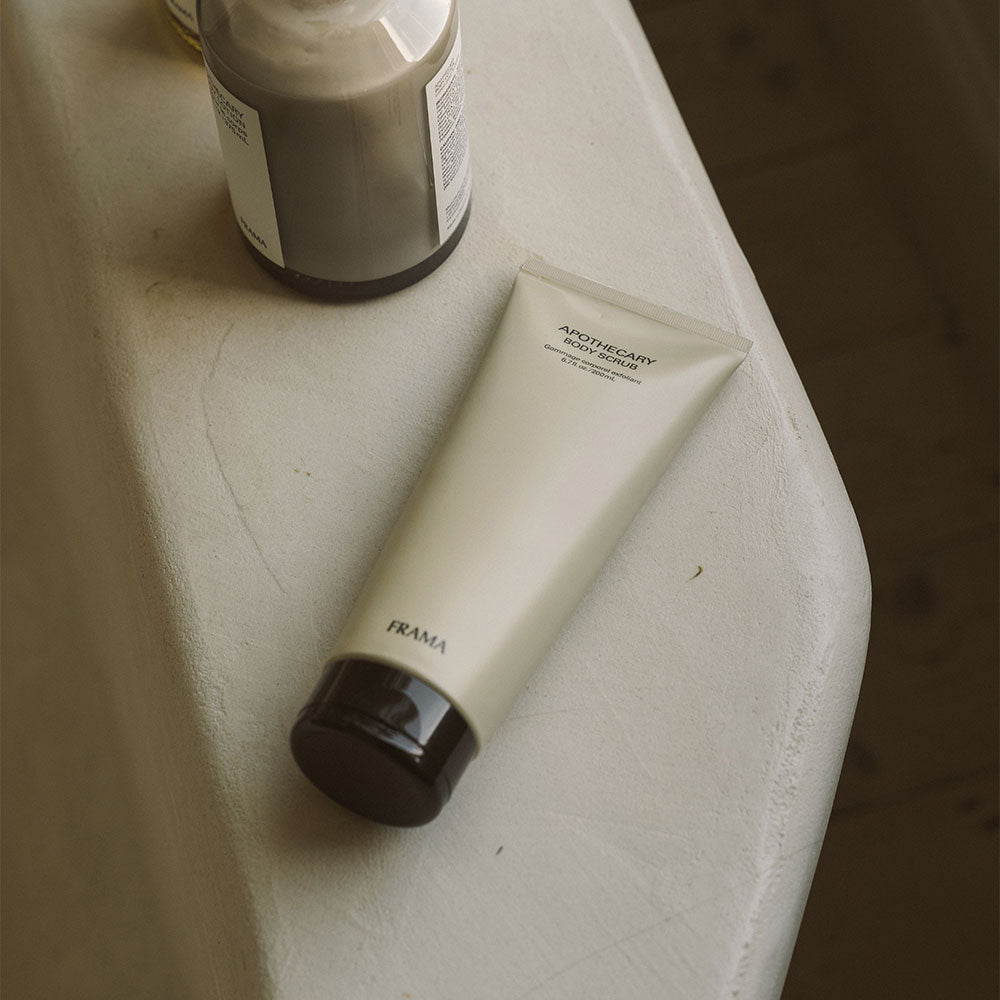 Frama Apothecary – Body Scrub Tube in der Duftnote Citrus, Woody, Floral