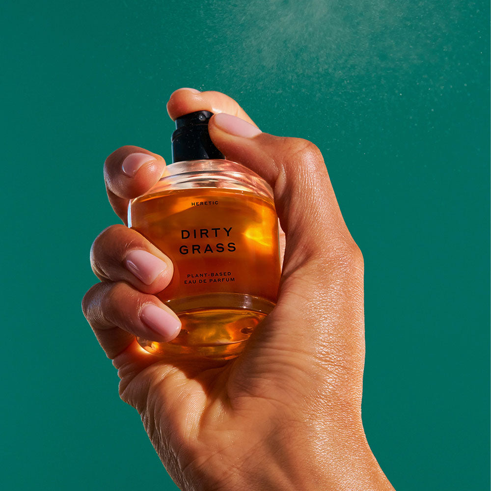 Heretic Parfum Dirty Grass – Eau de Parfum – Sample von Douglas Little in der Duftnote Grün, Würzig