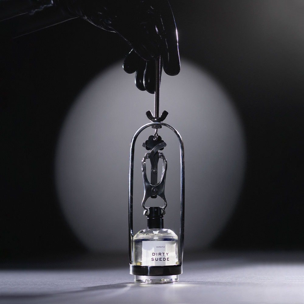 Heretic Parfum Dirty Suede – Eau de Parfum – Sample von Douglas Little in der Duftnote Woody, Animalic