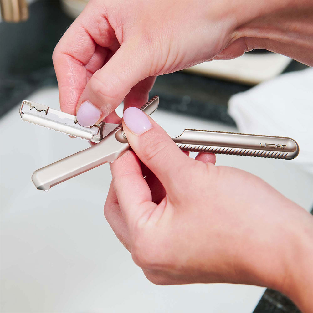 Leaf Shave The Leaf Dermaplaner Kit – Silver