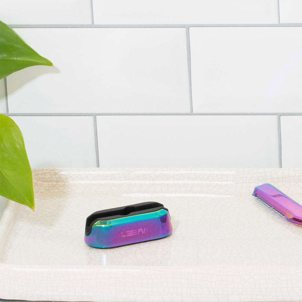 Leaf Shave Leaf Dermaplaner Stand – Prism