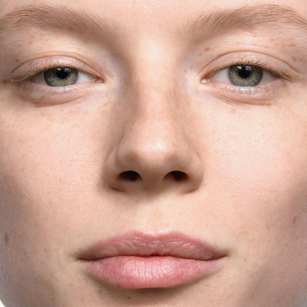 Mádara H2O Tint Hyaluron Tinted Serum – May Flower 1