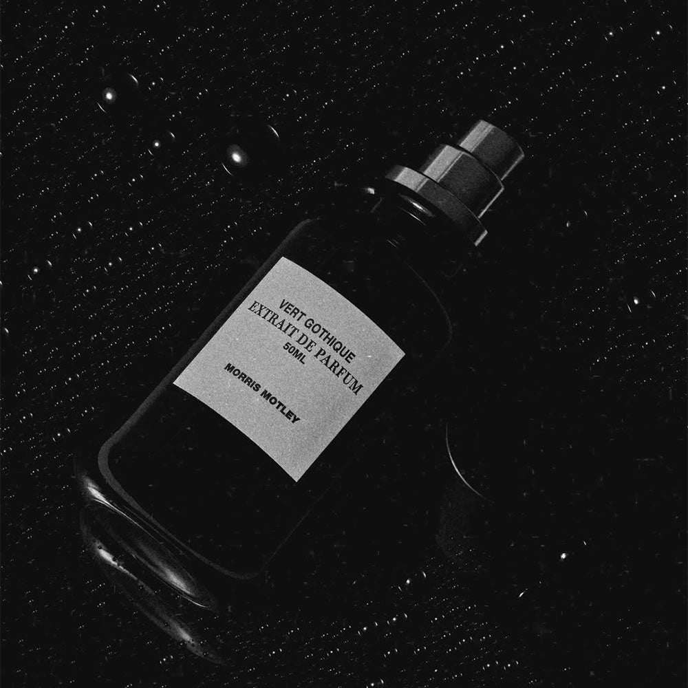 Morris Motley Vert Gothique – Extrait de Parfum – 50ml von Karine Vinchon Spehner in der Duftnote Woody-Citrus