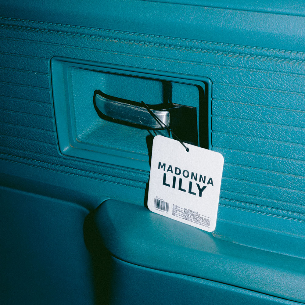 DedCool Madonna Lilly – Air Freshener in der Duftnote Würzig, Holzig, Harzig