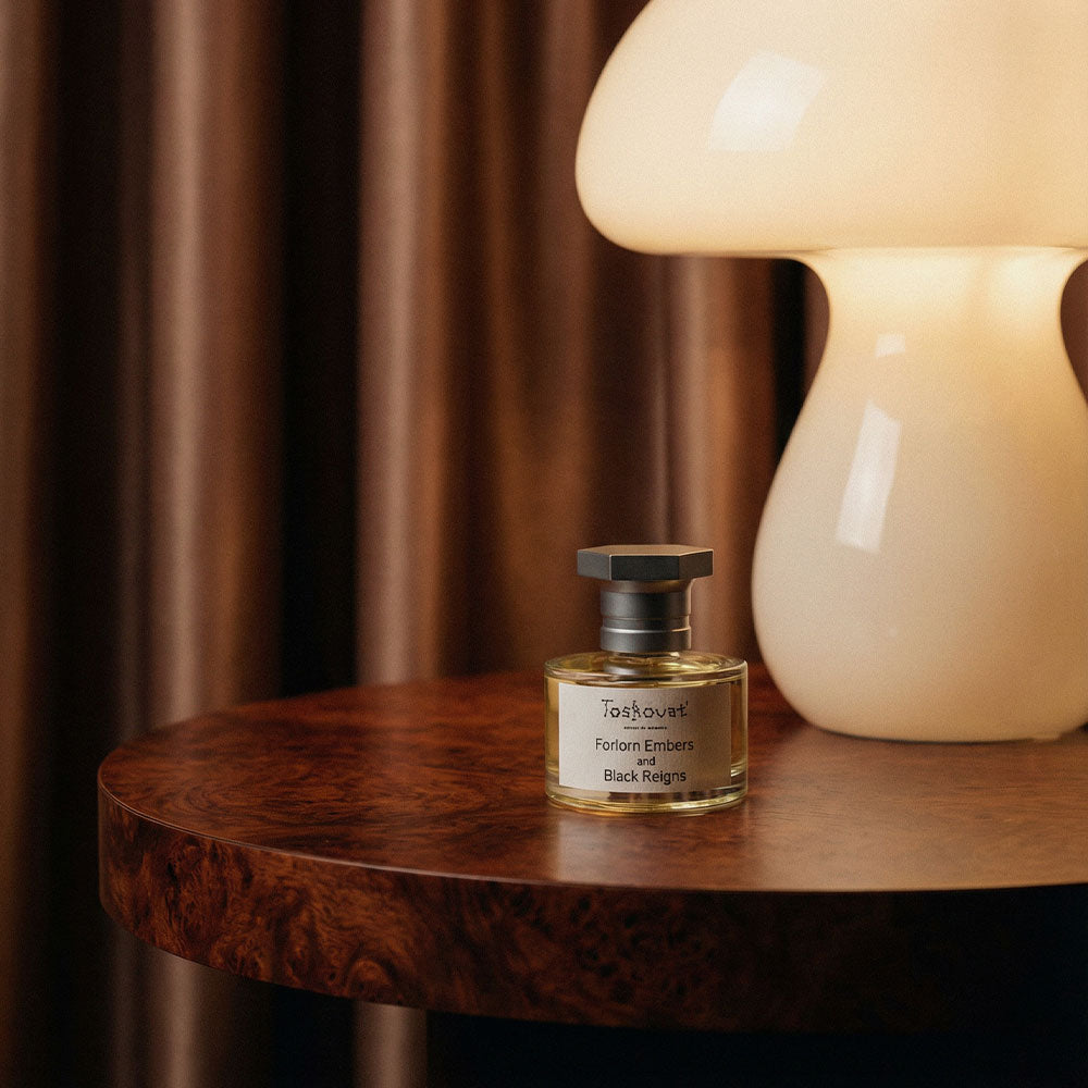 Toskovat Forlorn Embers &amp; Black Reigns – Extrait de Parfum – 60ml von David-Lev Jipa Slivinschi in der Duftnote Woody, Gourmand, Smoky